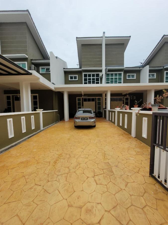 Teduhan Abqory Kuala Terengganu Buitenkant foto